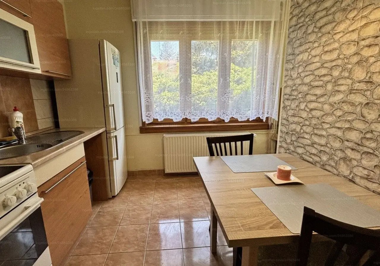 (AAA) Schöne, möblierte Erdgeschoss-Wohnung in Keszthely zu mieten (AAA-KK1016-M) (KK1016-M)
