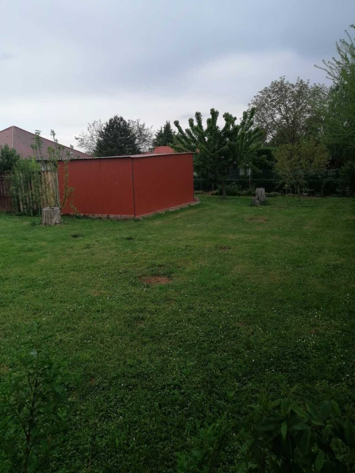 (A-B) Interessantes Baugrundstück in Seenähe & bereits mit Pool, schön eingewachsen