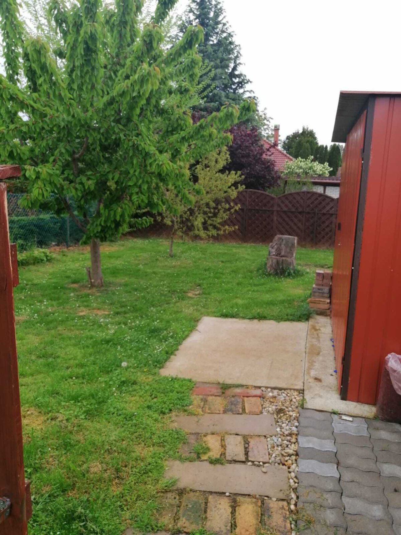 (A-B) Interessantes Baugrundstück in Seenähe &amp; bereits mit Pool, schön eingewachsen (FAR2124)