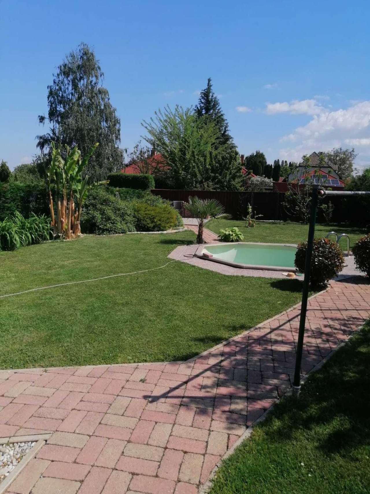 (A-B) Interessantes Baugrundstück in Seenähe &amp; bereits mit Pool, schön eingewachsen (FAR2124)