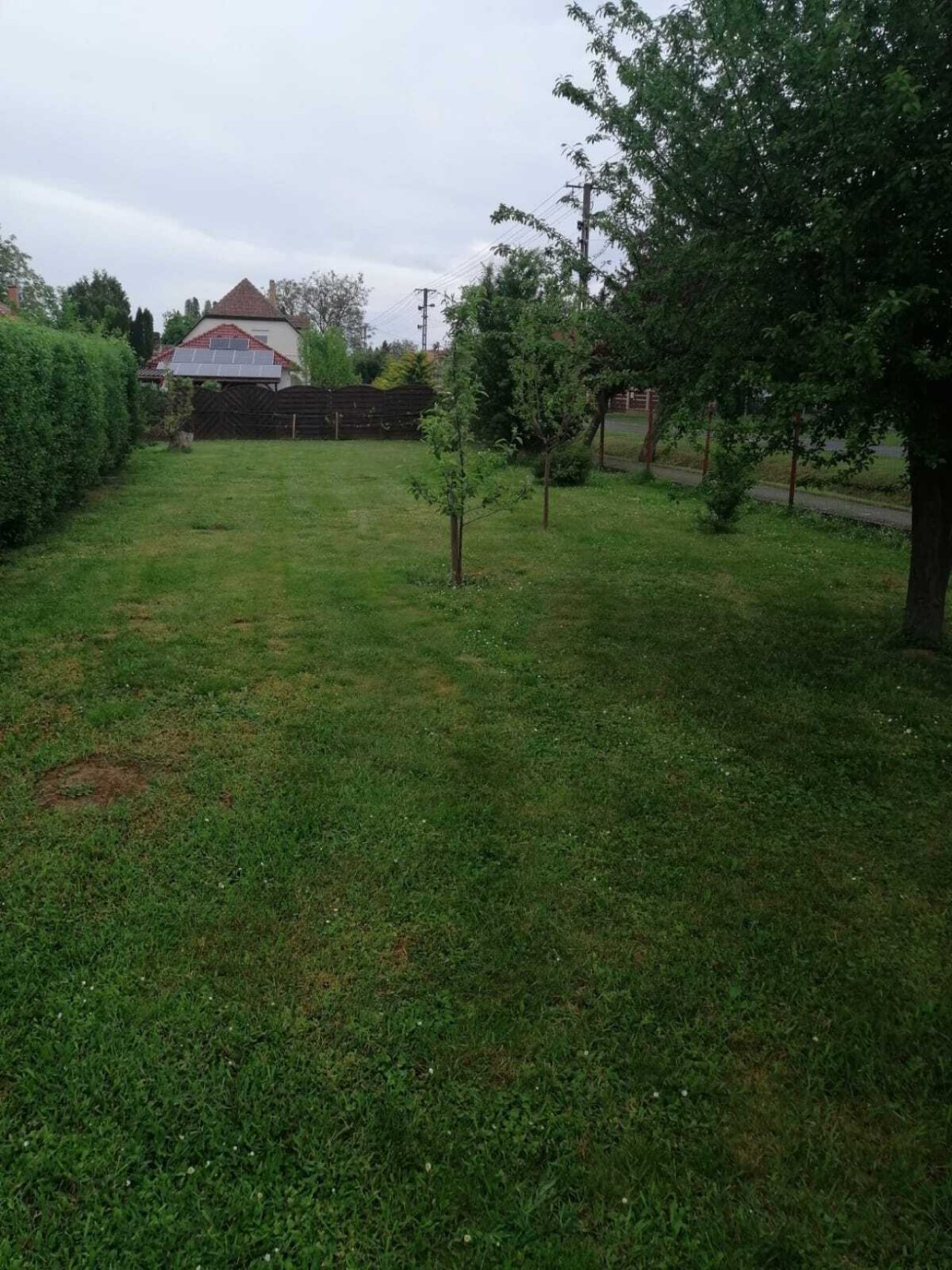 (A-B) Interessantes Baugrundstück in Seenähe &amp; bereits mit Pool, schön eingewachsen (FAR2124)