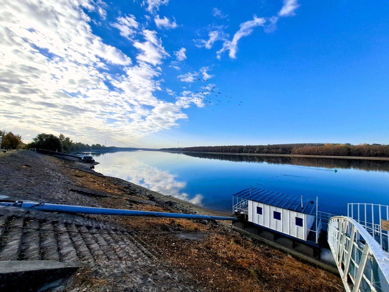 Komplett autark: Besondere Gelegenheit in der Nähe von Kalocsa am Donauufer (SIK0914)