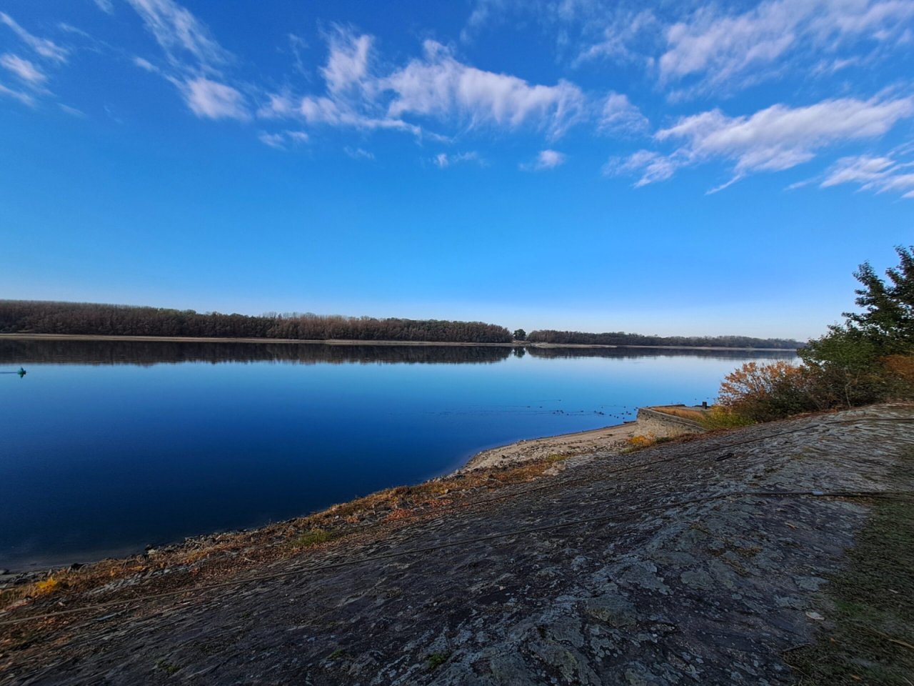 Komplett autark: Besondere Gelegenheit in der Nähe von Kalocsa am Donauufer (SIK0914)