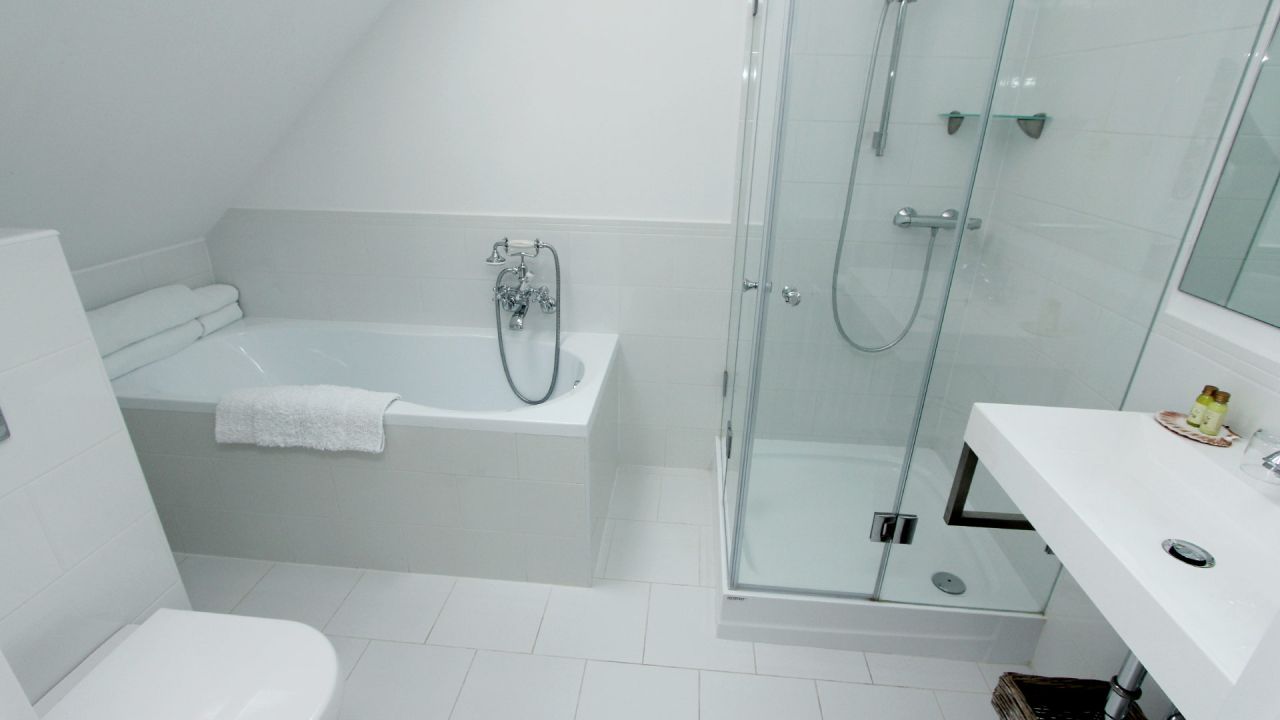 (AA) Außergewöhnlich: Exclusives Weingut & First-Class Hotel oberhalb des Plattensees (4035)