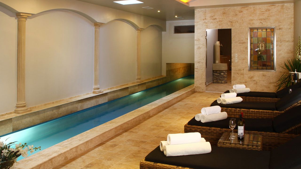 (AA) Außergewöhnlich: Exclusives Weingut & First-Class Hotel oberhalb des Plattensees (4035)