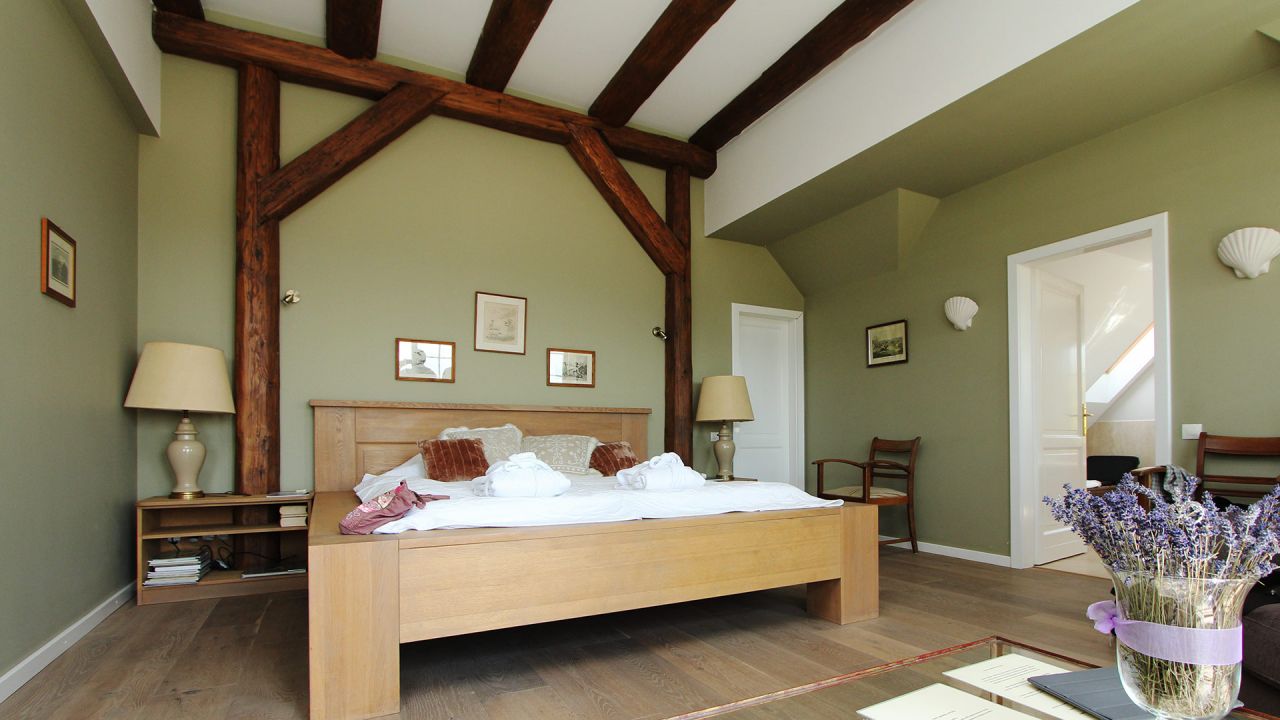 (AA) Außergewöhnlich: Exclusives Weingut & First-Class Hotel oberhalb des Plattensees (4035)