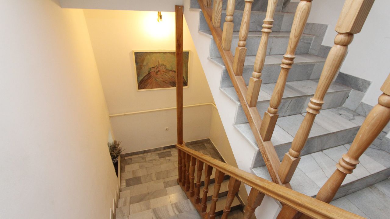 (ABA) Einfamilienhaus mit separaten Geschäftsräumen im Zentrum (11664-2)