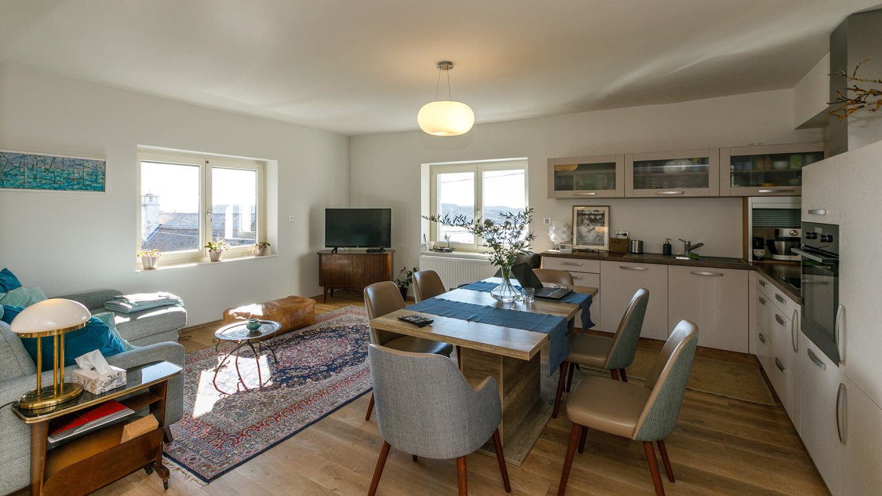 AAA: Wunderschönes Einfamilienhaus mit Panoramablick auf den Plattensee (33417)