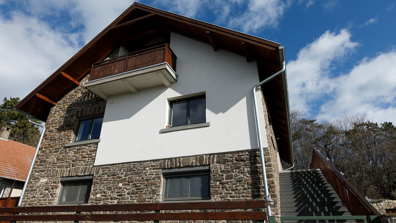 AAA: Wunderschönes Einfamilienhaus mit Panoramablick auf den Plattensee (33417)