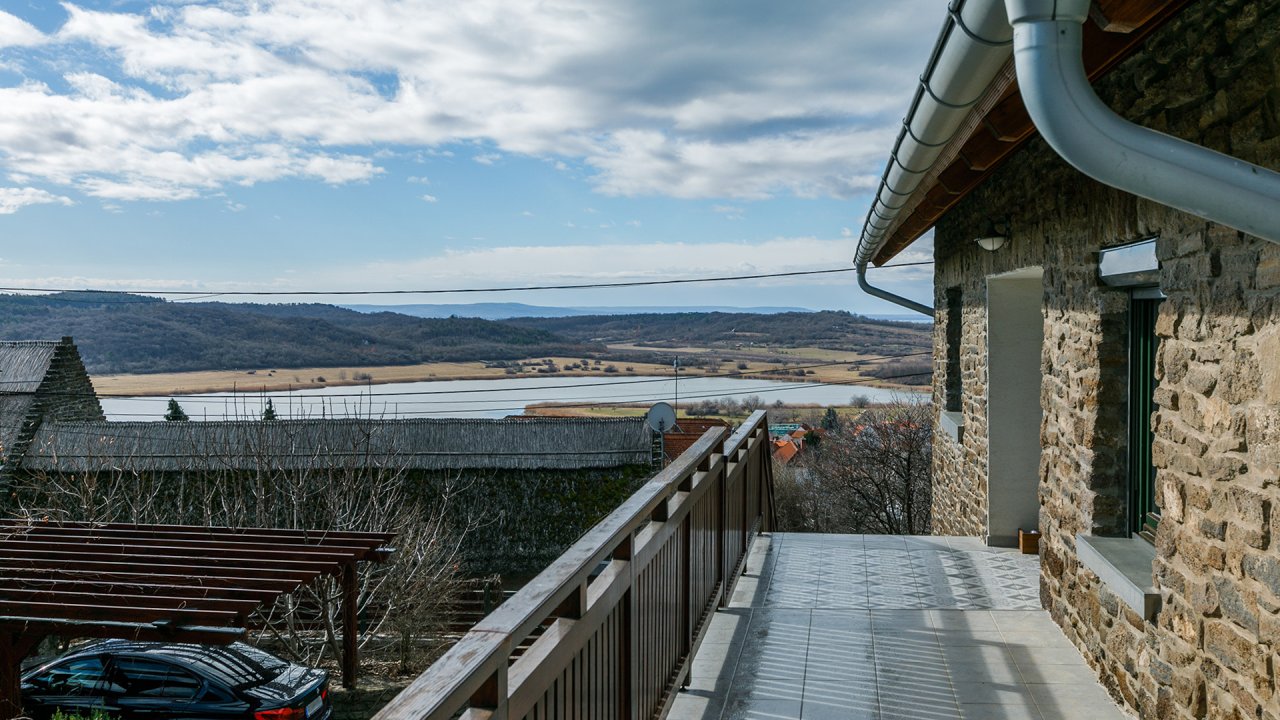 AAA: Wunderschönes Einfamilienhaus mit Panoramablick auf den Plattensee