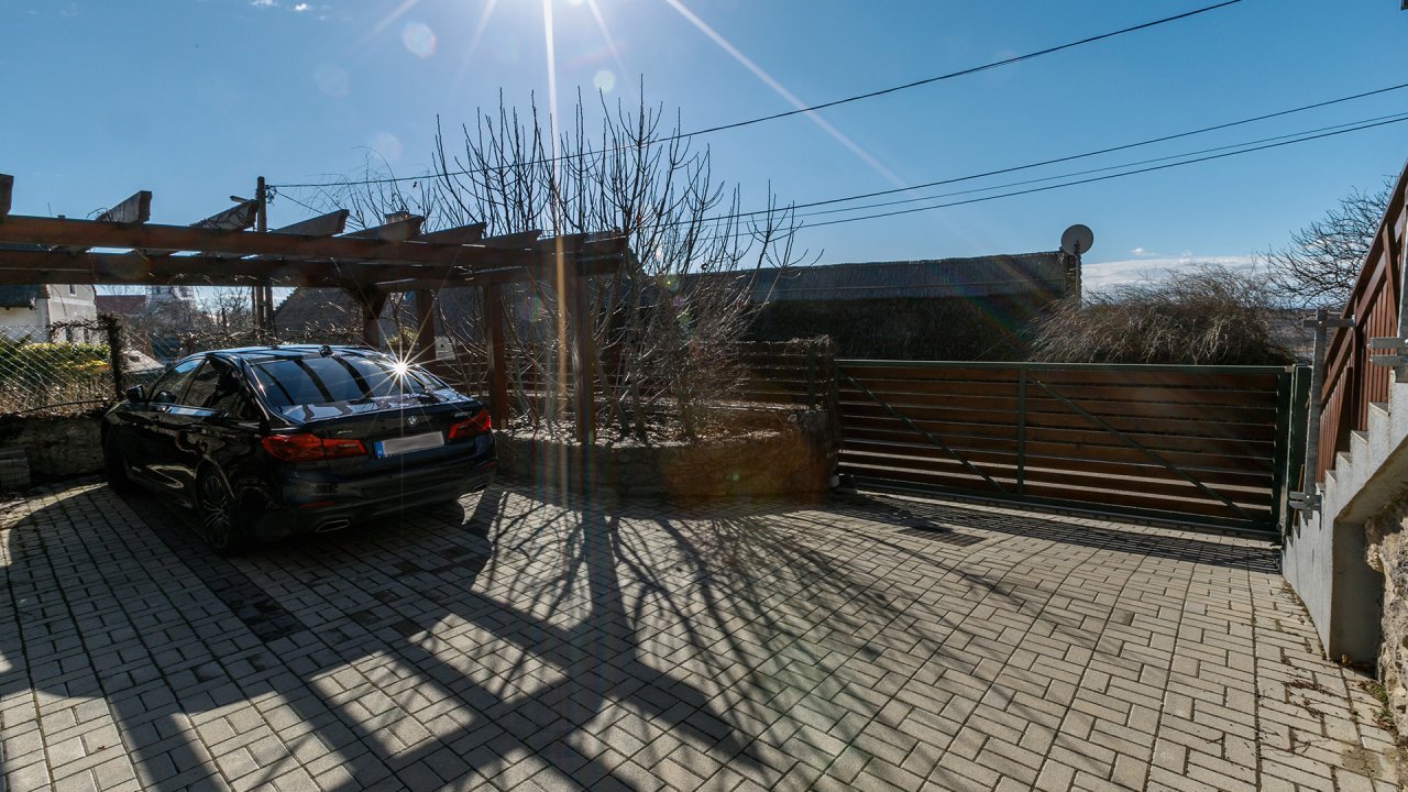 AAA: Wunderschönes Einfamilienhaus mit Panoramablick auf den Plattensee (33417)