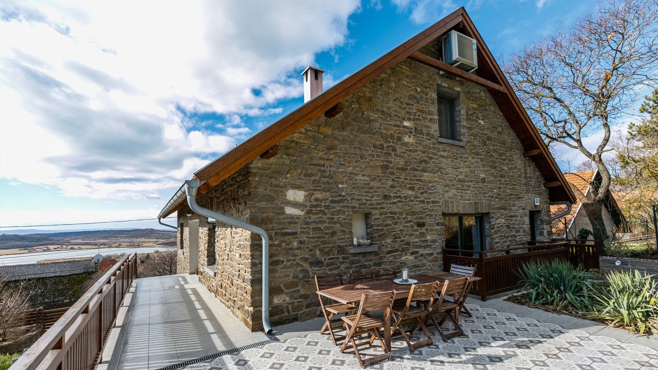 AAA: Wunderschönes Einfamilienhaus mit Panoramablick auf den Plattensee