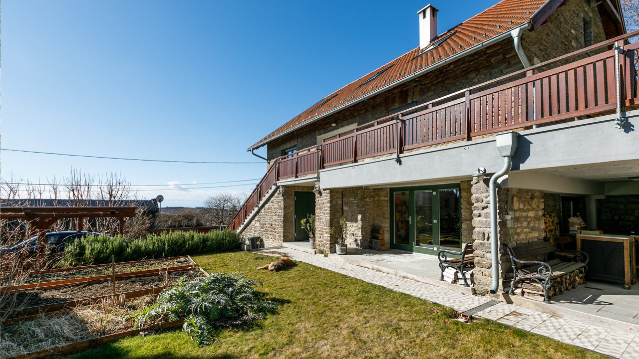 AAA: Wunderschönes Einfamilienhaus mit Panoramablick auf den Plattensee (33417)