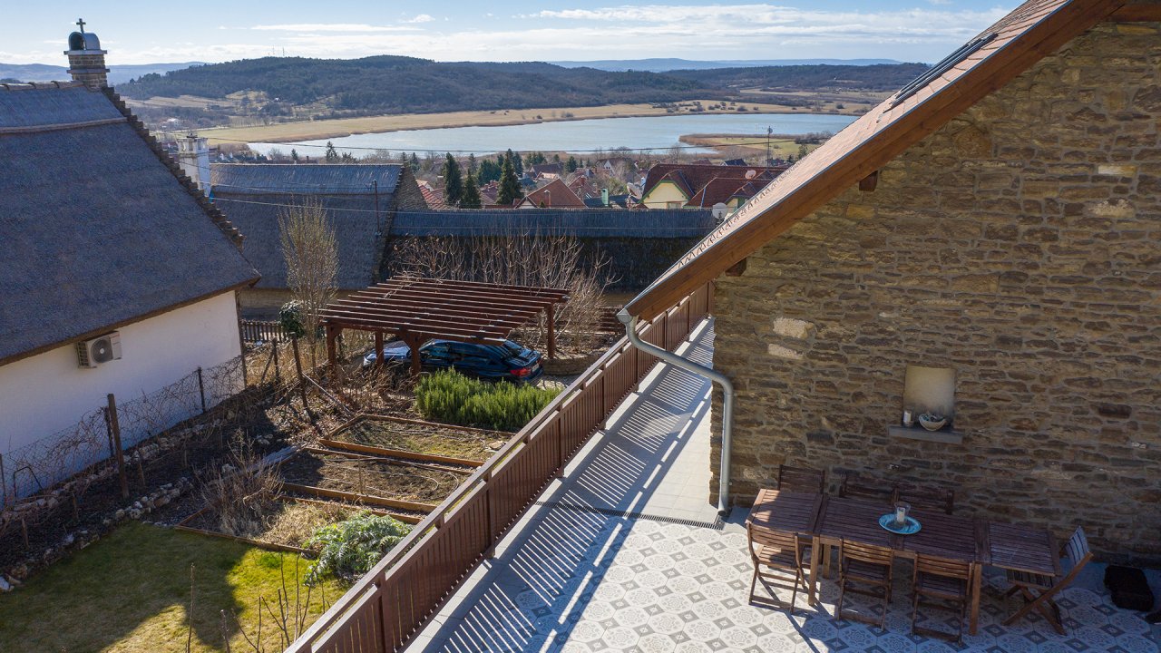 AAA: Wunderschönes Einfamilienhaus mit Panoramablick auf den Plattensee (33417)