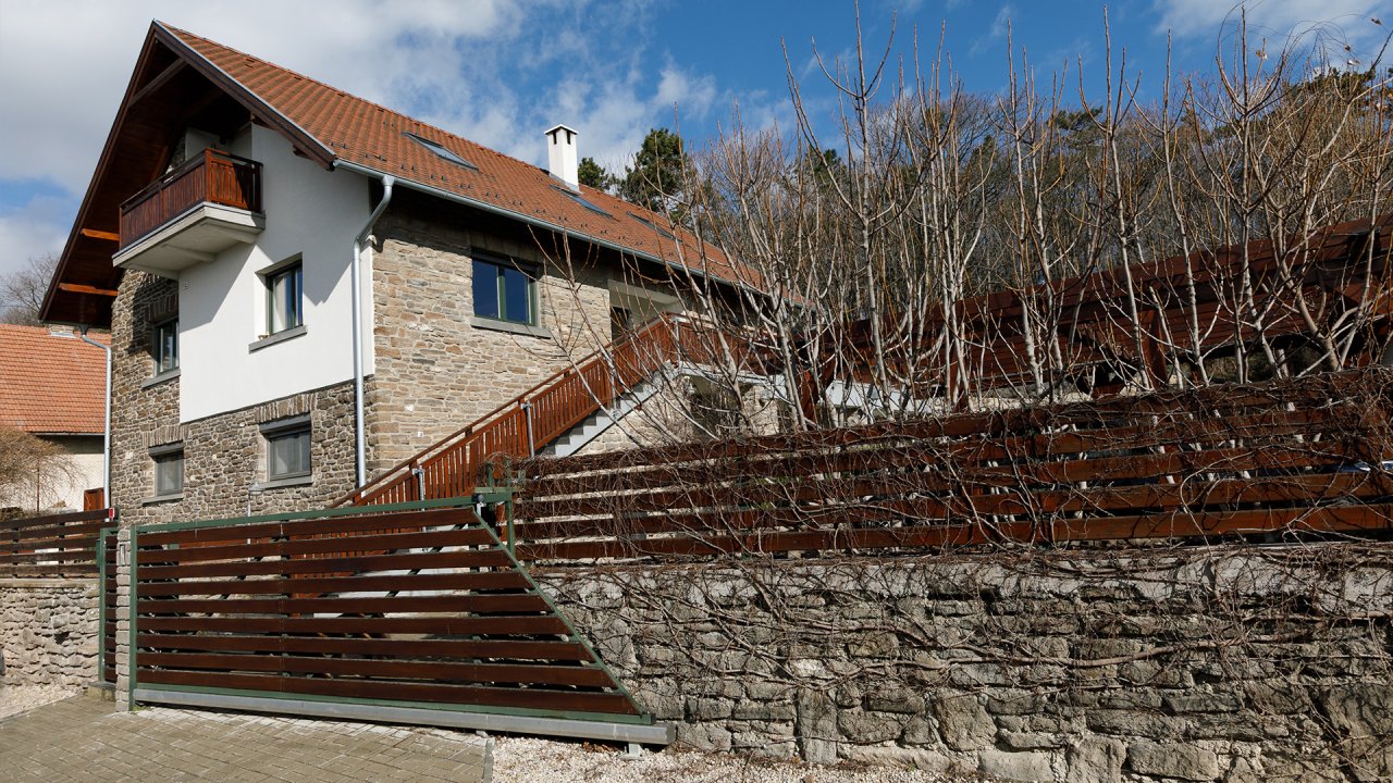AAA: Wunderschönes Einfamilienhaus mit Panoramablick auf den Plattensee