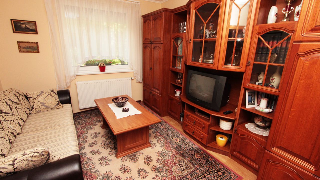 (AAA) Moderner Bungalow umgeben von gepflegtem Garten (11535-2)