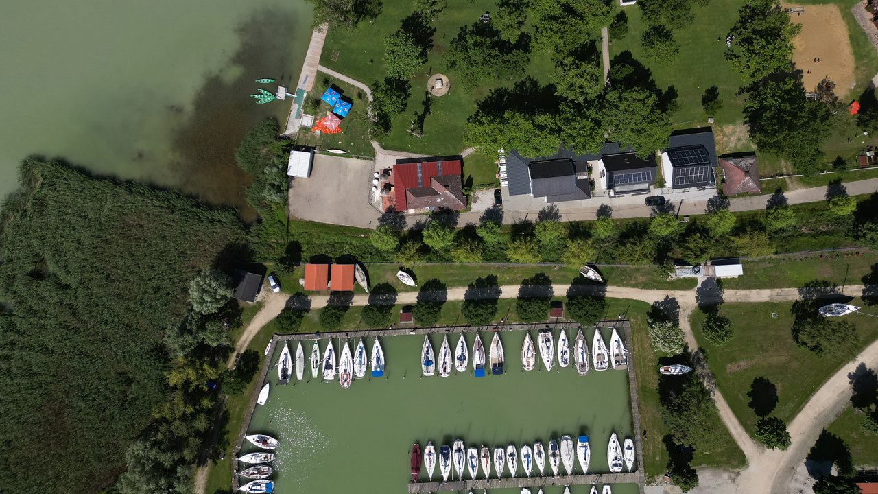 (AAA) Restaurant am Balaton mit Blick auf den See (88122)