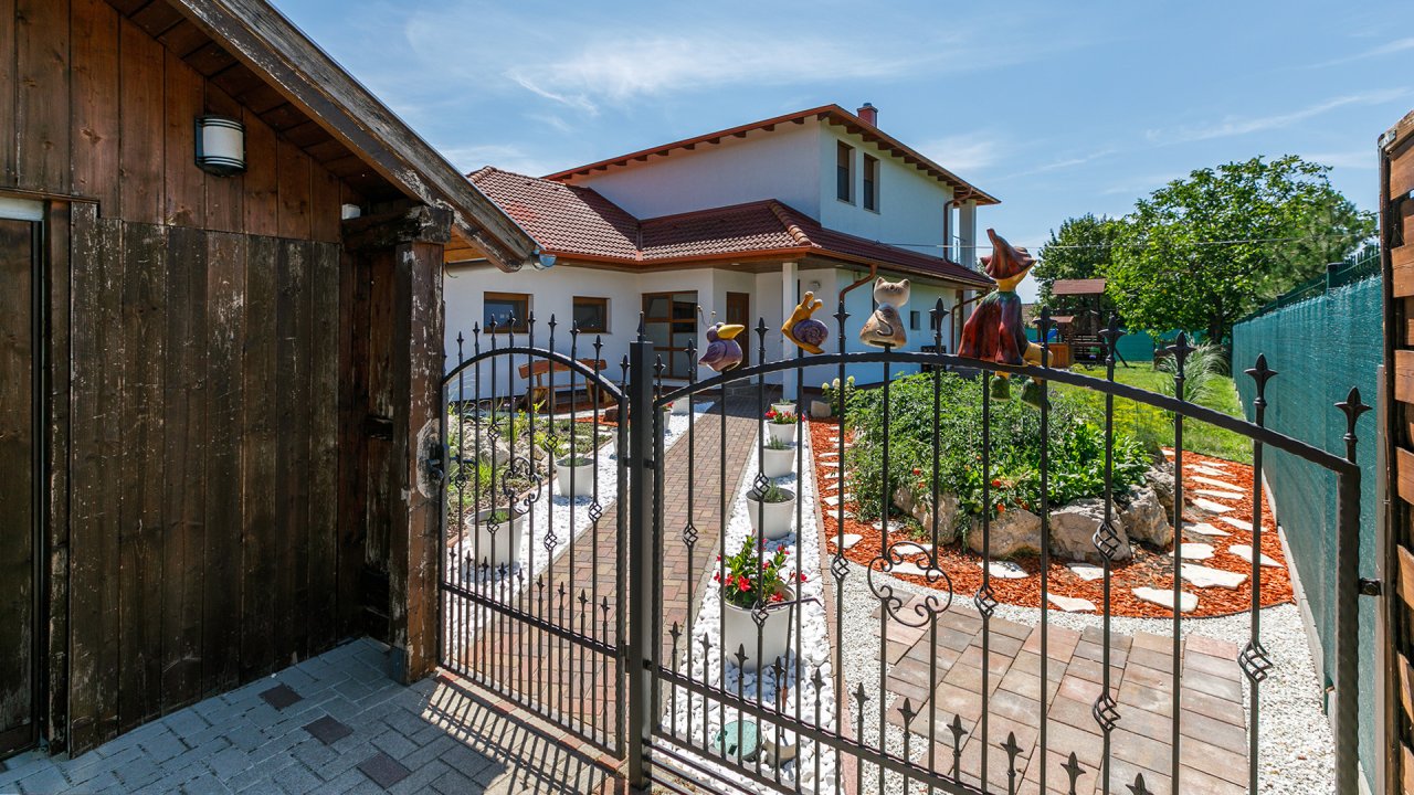 (AAA) geräumiges Wohnhaus mit Blick auf den Plattensee (33468)