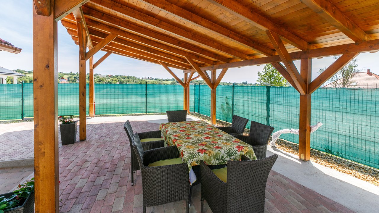 (AAA) geräumiges Wohnhaus mit Blick auf den Plattensee (33468)