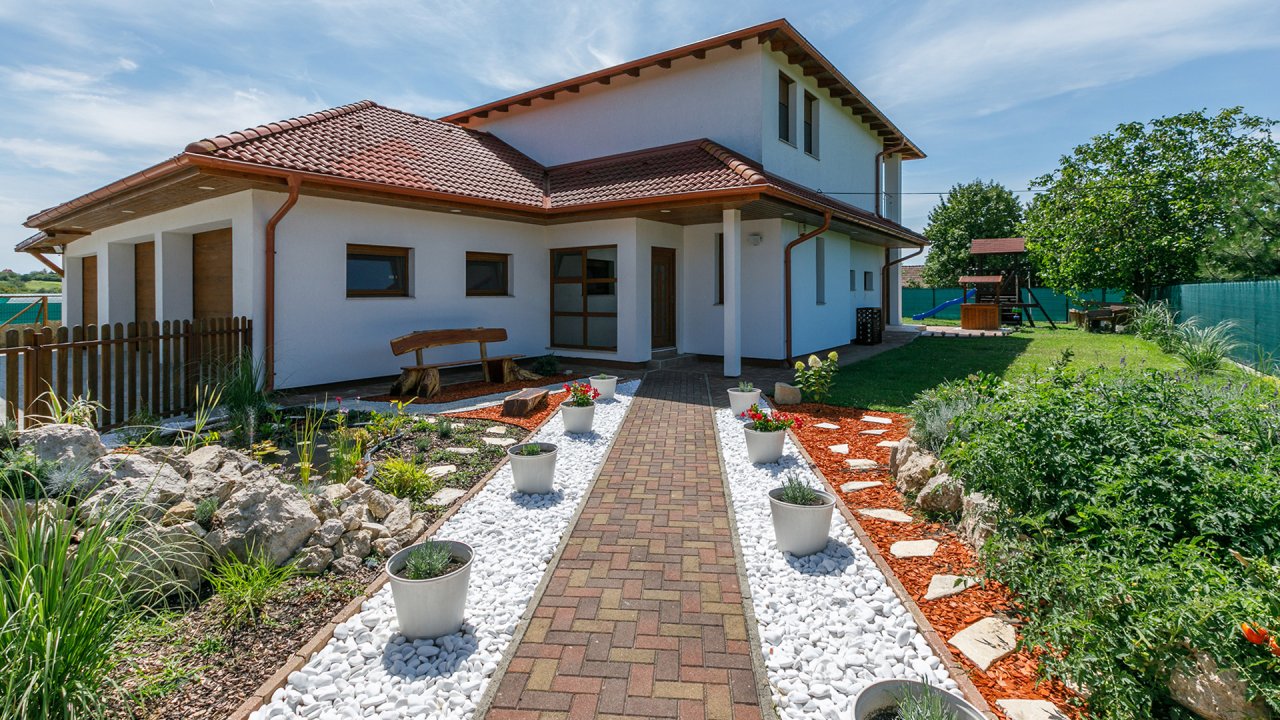 (AAA) geräumiges Wohnhaus mit Blick auf den Plattensee