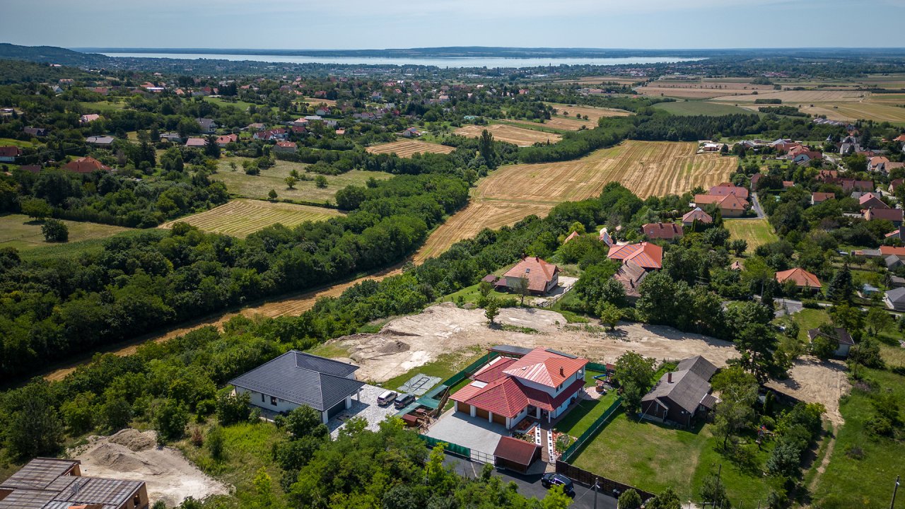 (AAA) geräumiges Wohnhaus mit Blick auf den Plattensee (33468)