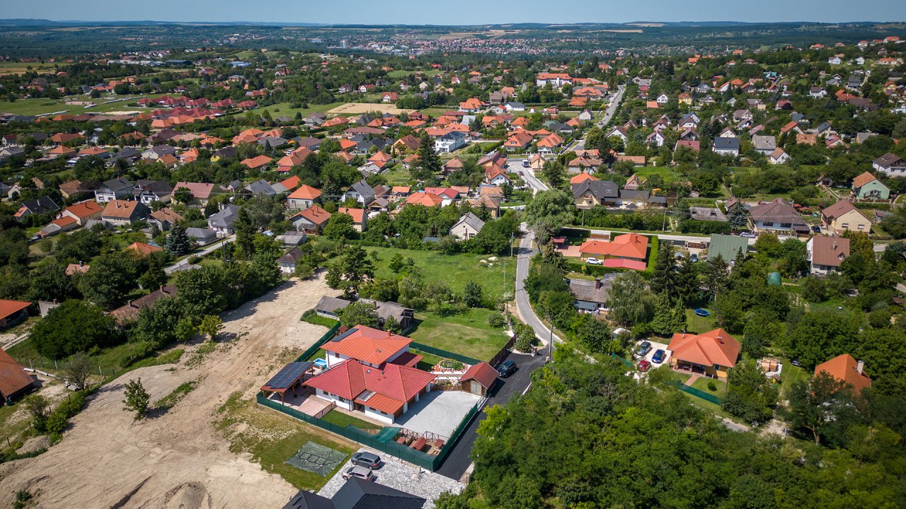 (AAA) geräumiges Wohnhaus mit Blick auf den Plattensee (33468)