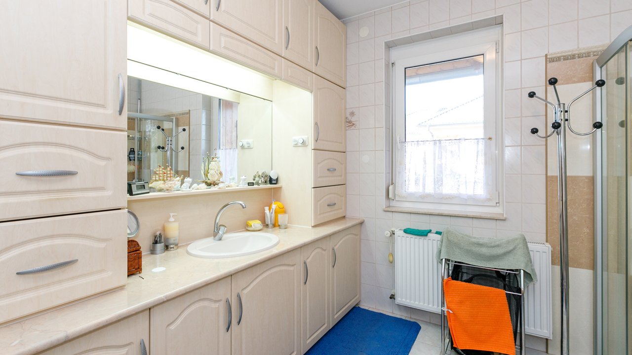 AAA: renoviertes Einfamilienhaus in Top Lage (33424-2)