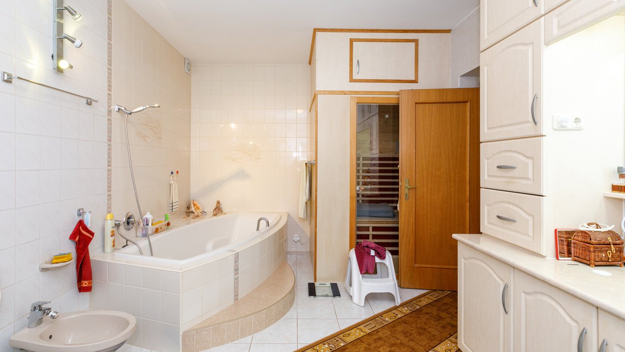 AAA: renoviertes Einfamilienhaus in Top Lage (33424-2)