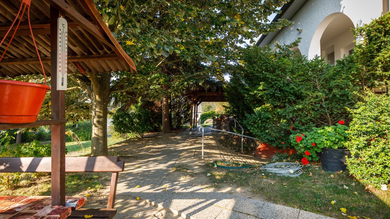 (AAB) Familienhaus mit großem Grundstück in guter Lage bei Héviz (BAC) (33377-3)