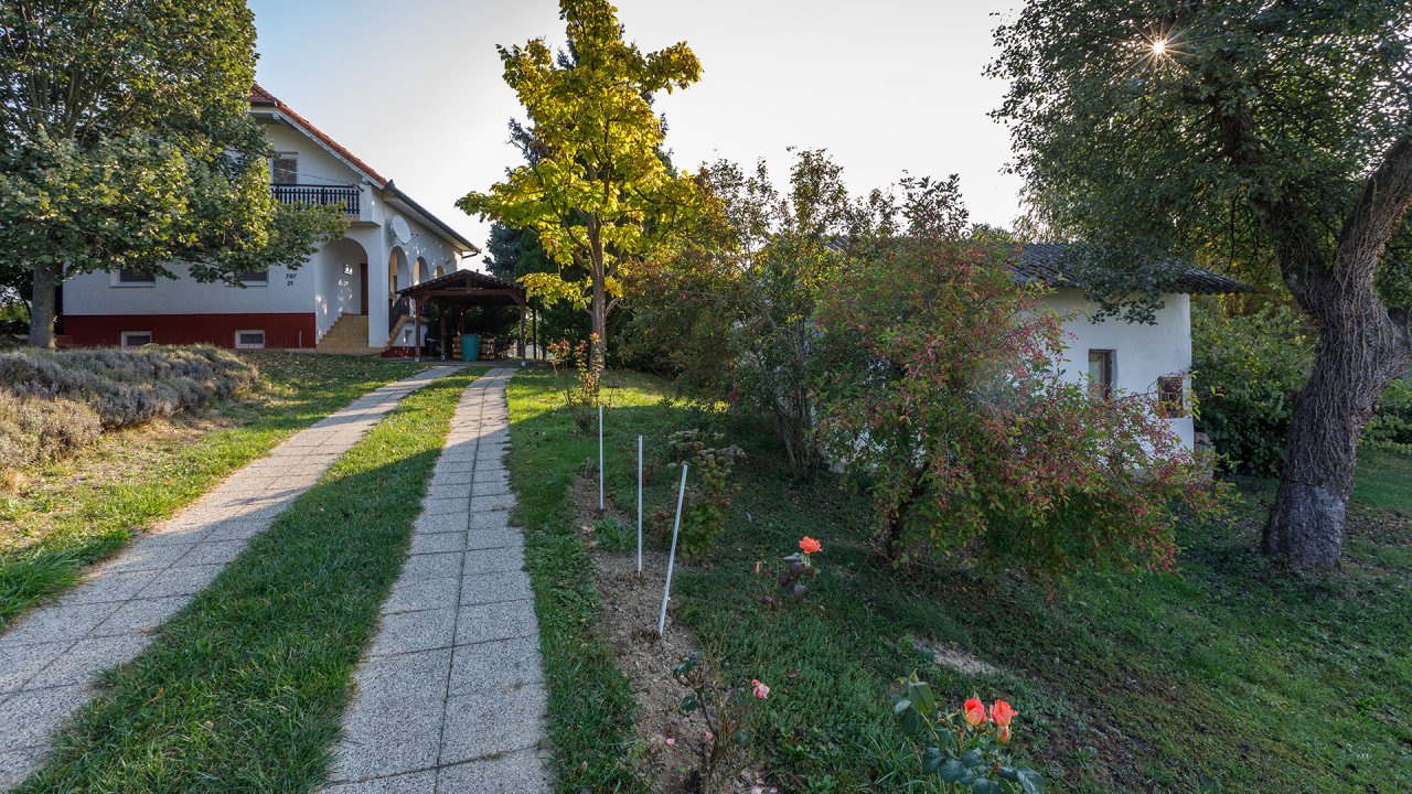(AAB) Familienhaus mit großem Grundstück in guter Lage bei Héviz (BAC) (33377-3)