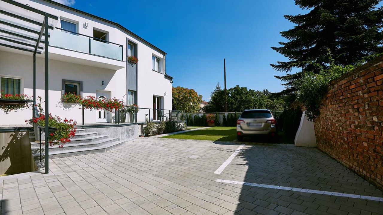 (AAA) Neuwertiges Mehrfamilienhaus mit 5 Eigentumswohnungen (66127)