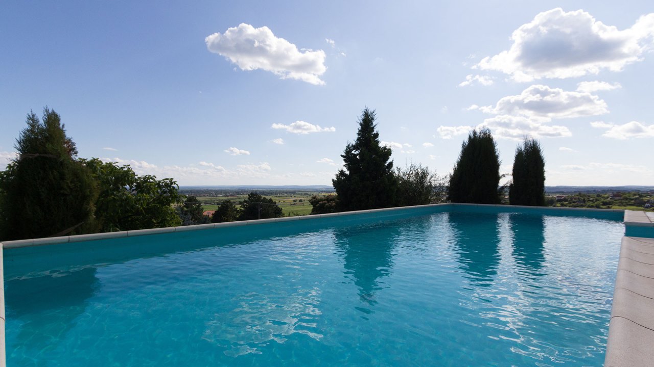 (AAAB) Luxeriöses Anwesen mit Balaton-Panoramablick und großem Pool