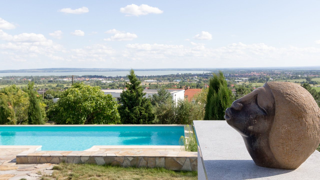 (AAAB) Luxeriöses Anwesen mit Balaton-Panoramablick und großem Pool (33597)
