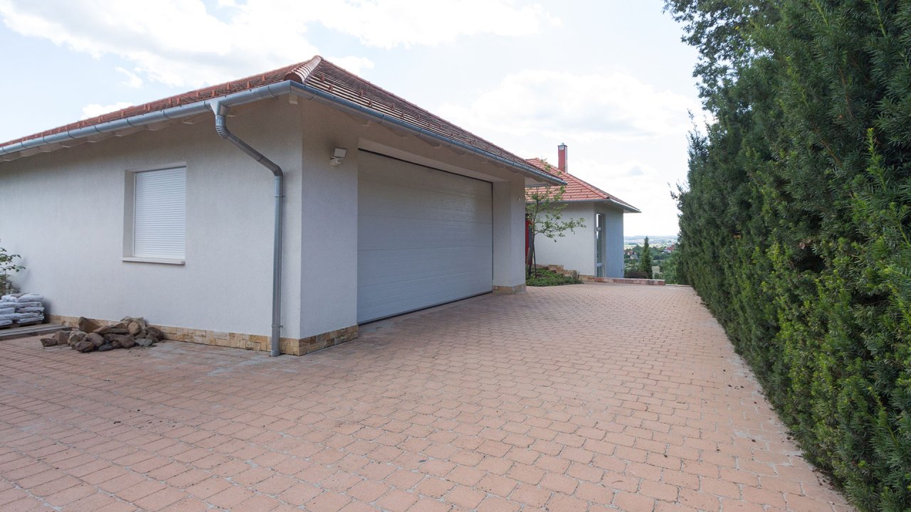 (AAAB) Luxeriöses Anwesen mit Balaton-Panoramablick und großem Pool (33597)