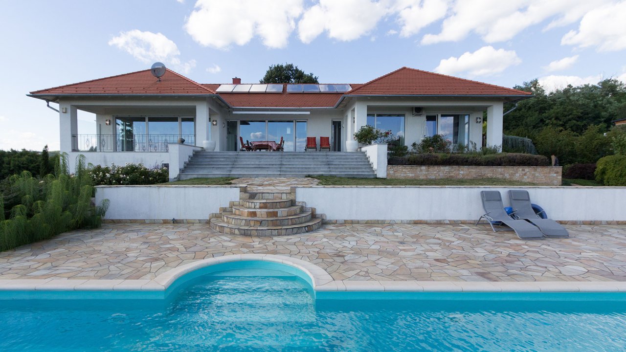(AAAB) Luxeriöses Anwesen mit Balaton-Panoramablick und großem Pool
