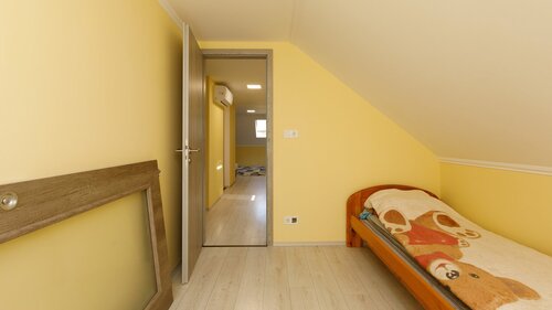 (BAA) Großes Einfamilienhaus mit großem Grundstück und toller Aussicht (33372)