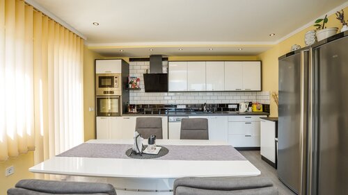 (BAA) Großes Einfamilienhaus mit großem Grundstück und toller Aussicht (33372)