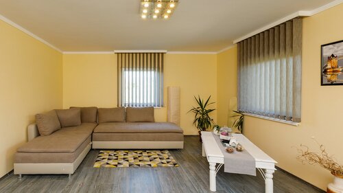 (BAA) Großes Einfamilienhaus mit großem Grundstück und toller Aussicht (33372)