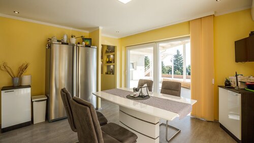 (BAA) Großes Einfamilienhaus mit großem Grundstück und toller Aussicht (33372)