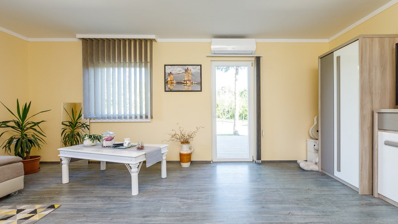 (BAA) Großes Einfamilienhaus mit großem Grundstück und toller Aussicht (33372)