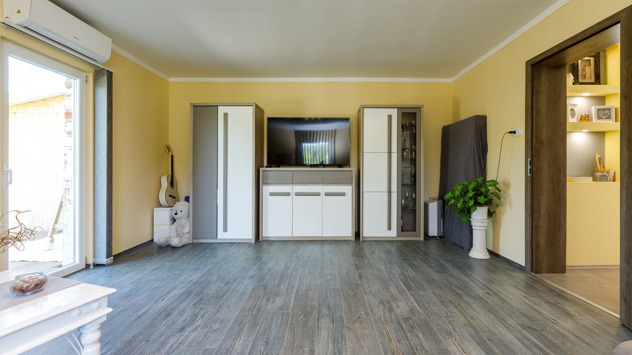 (BAA) Großes Einfamilienhaus mit großem Grundstück und toller Aussicht (33372)