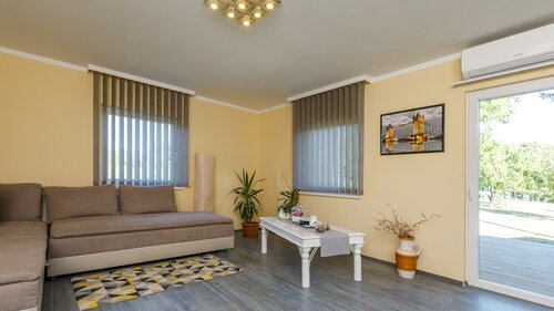 (BAA) Großes Einfamilienhaus mit großem Grundstück und toller Aussicht (33372)