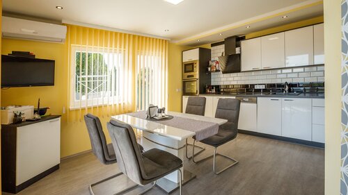 (BAA) Großes Einfamilienhaus mit großem Grundstück und toller Aussicht (33372)