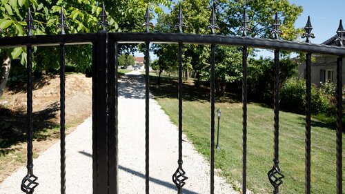 (BAA) Großes Einfamilienhaus mit großem Grundstück und toller Aussicht (33372)