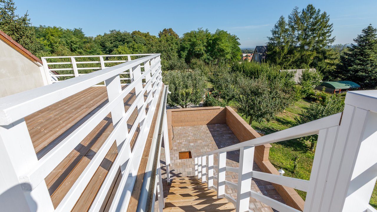(BAA) Großes Einfamilienhaus mit großem Grundstück und toller Aussicht (33372)