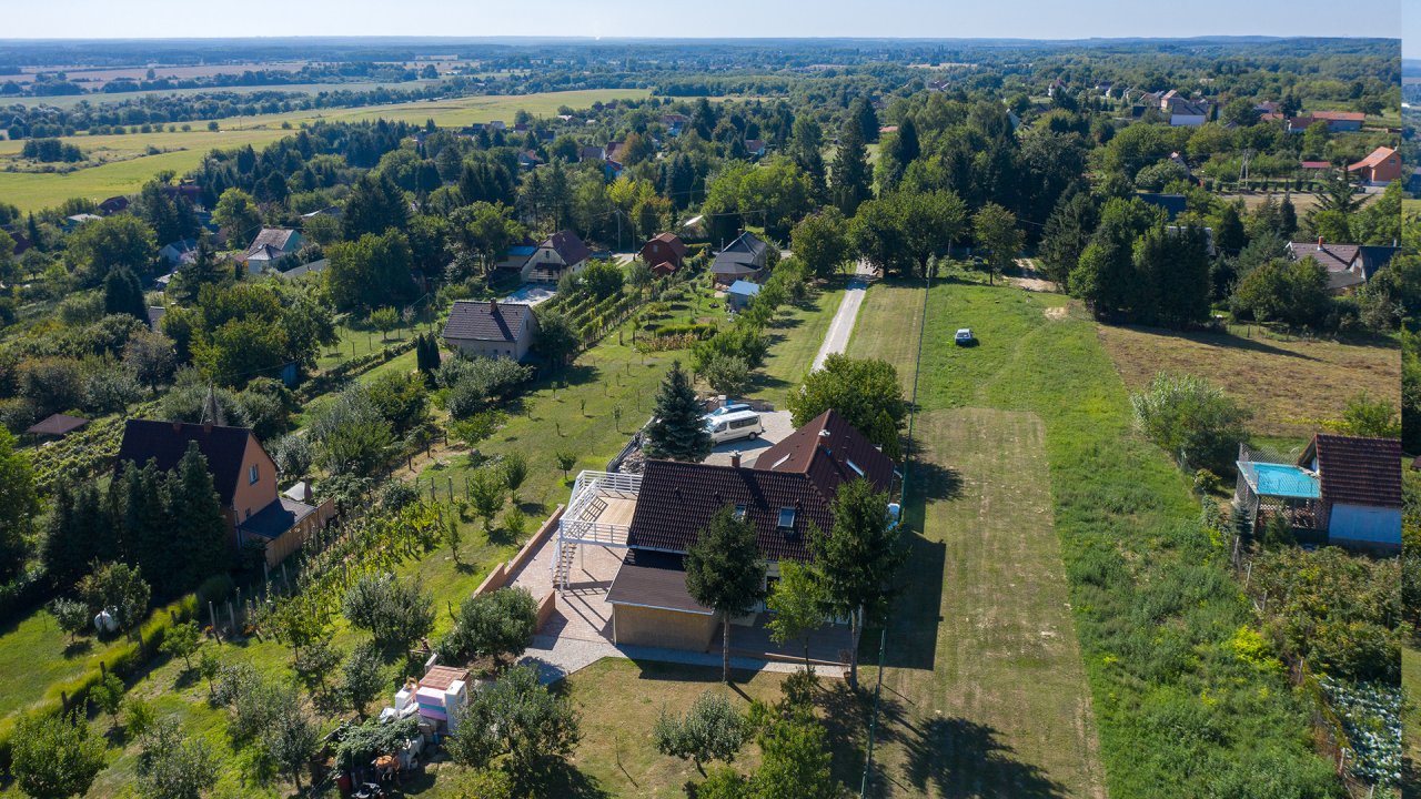 (BAA) Großes Einfamilienhaus mit großem Grundstück und toller Aussicht (33372)