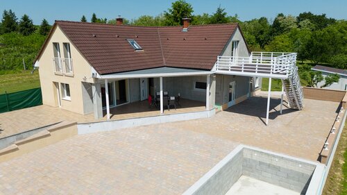 (BAA) Großes Einfamilienhaus mit großem Grundstück und toller Aussicht (33372)