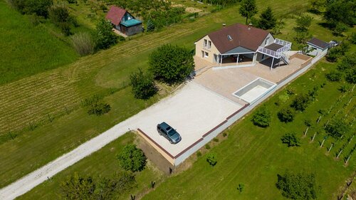 (BAA) Großes Einfamilienhaus mit großem Grundstück und toller Aussicht (33372)