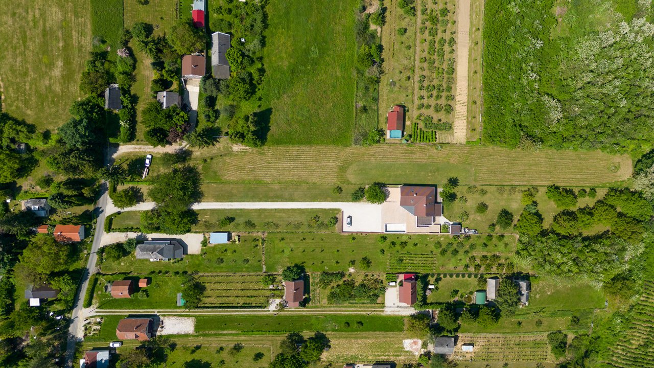 (BAA) Großes Einfamilienhaus mit großem Grundstück und toller Aussicht (33372)