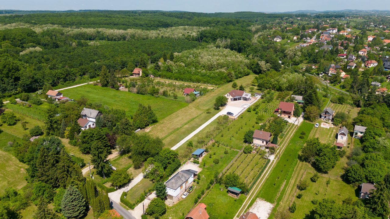 (BAA) Großes Einfamilienhaus mit großem Grundstück und toller Aussicht (33372)